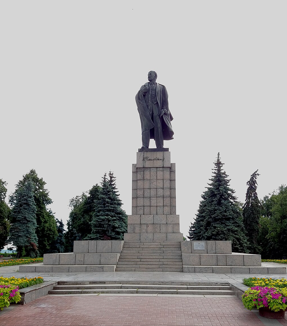 Памятник Ленину Ульяновск